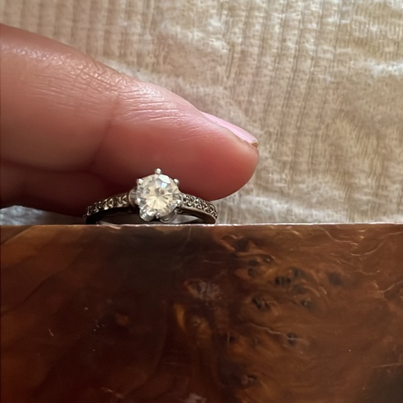 Silver/Zirconia Size 6 - Picture 4 of 4